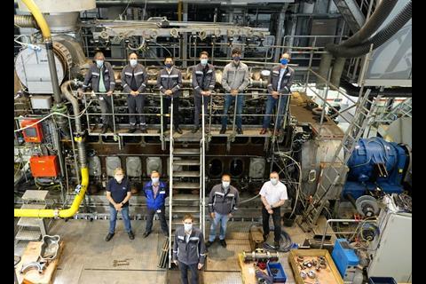 Picture of test personnel at the MAN 32/40R-DF TAT in Augsburg (credit: MAN ES)